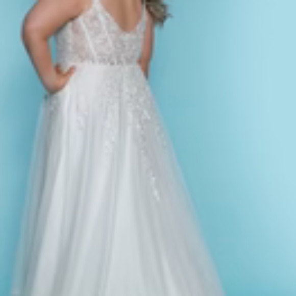 Sydney's Closet Bridal Gown - Picture 4 of 5